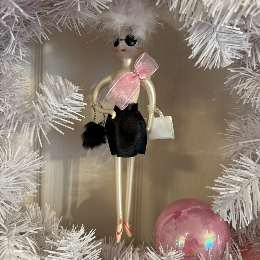 Pink black diva wreath handbag ornaments